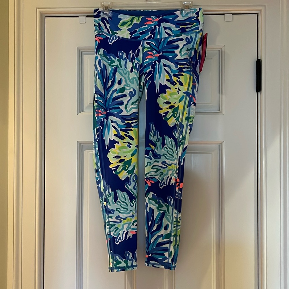 NWT LILLY PULITZER LUXLETIC WEEKENDER LEGGINGS IN WADE AND SEA SIZE MEDIUM